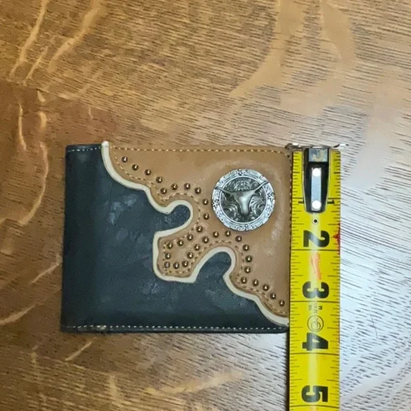 Montana West black leather bifold wallet with long horn metal Concho - Picture 3 of 7